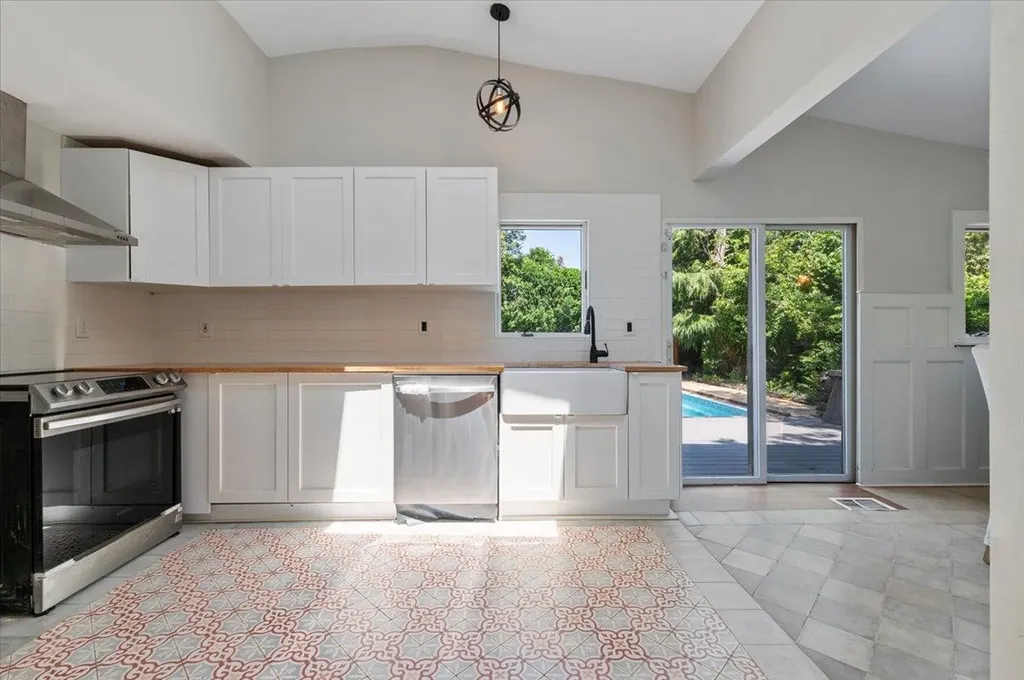 56 W Donellan Road Hampton Bays NY 11946