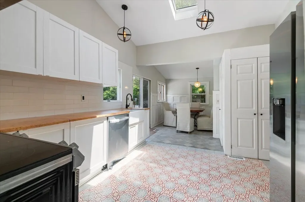 56 W Donellan Road Hampton Bays NY 11946