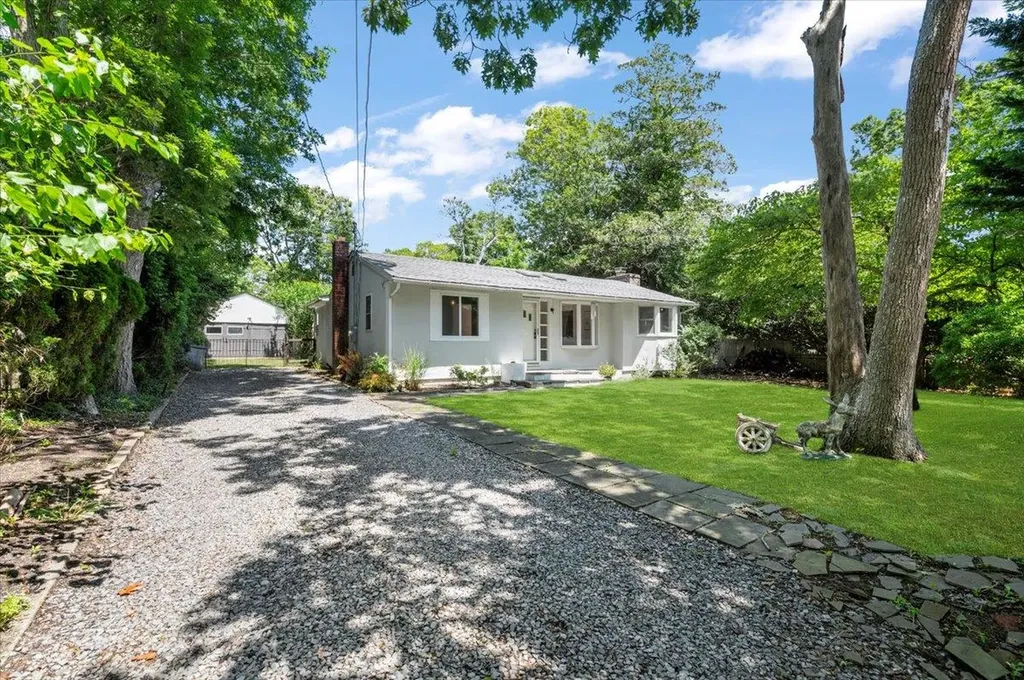 56 W Donellan Road Hampton Bays NY 11946