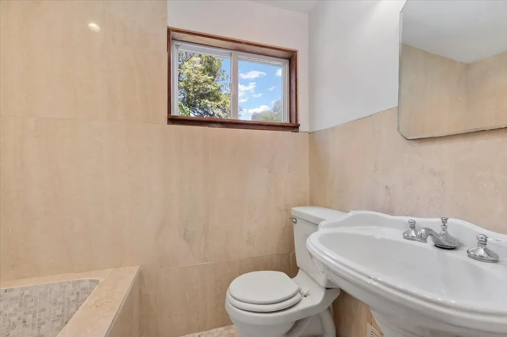 56 W Donellan Road Hampton Bays NY 11946