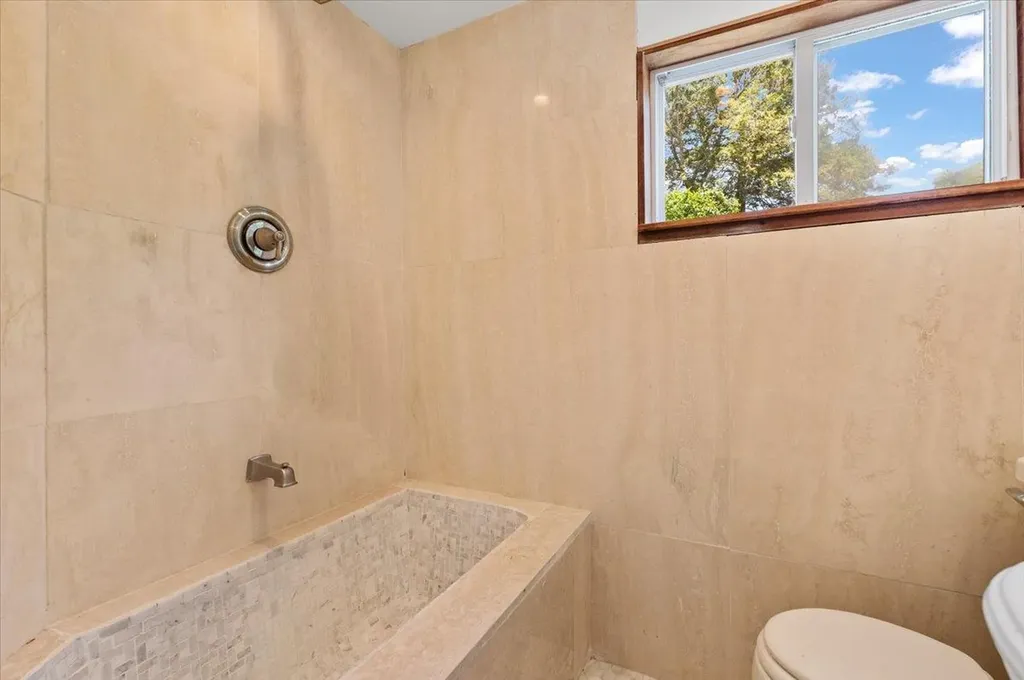 56 W Donellan Road Hampton Bays NY 11946