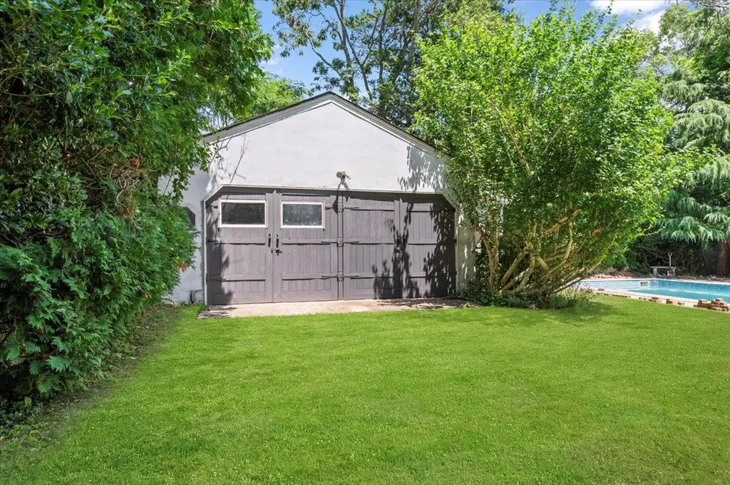 56 W Donellan Road Hampton Bays NY 11946