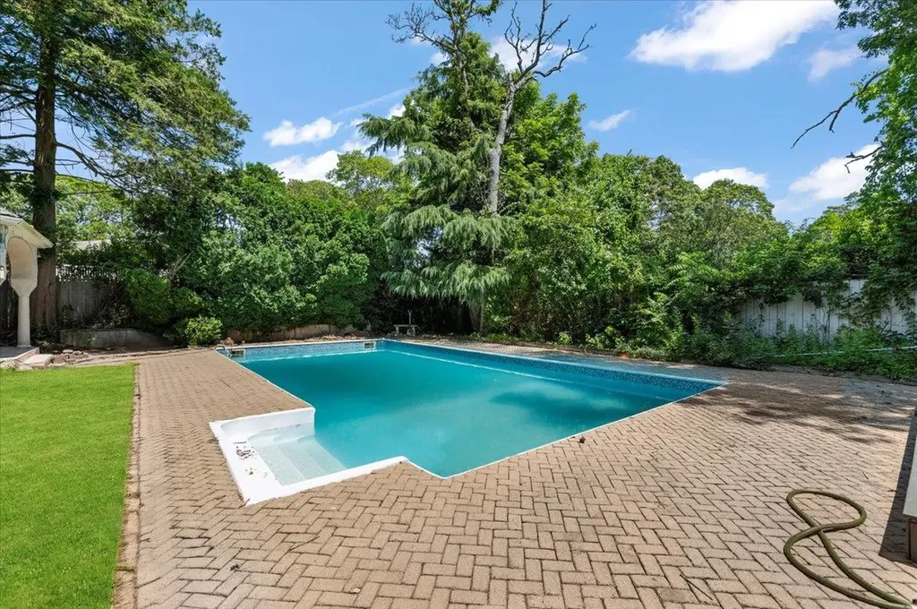 56 W Donellan Road Hampton Bays NY 11946