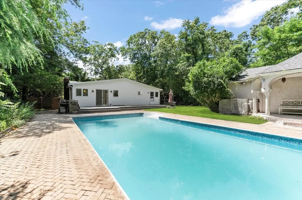 56 W Donellan Road Hampton Bays NY 11946