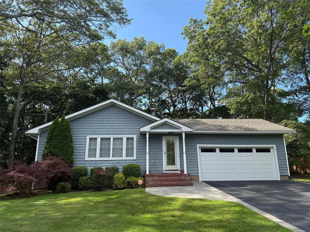 17 E Moriches Boulevard East Moriches NY 11940