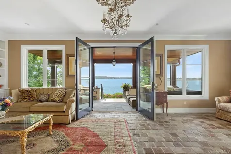 353 Centre Island Road Oyster Bay NY 11771