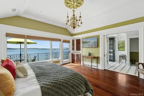 353 Centre Island Road Oyster Bay NY 11771