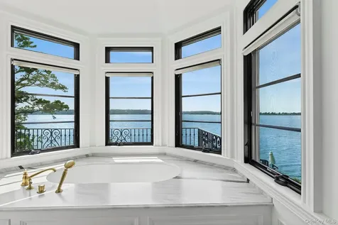 353 Centre Island Road Oyster Bay NY 11771