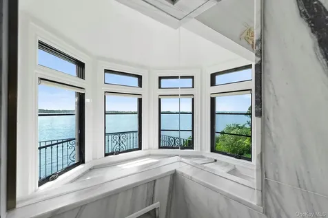 353 Centre Island Road Oyster Bay NY 11771