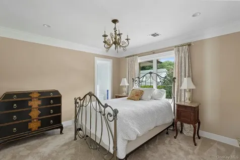 353 Centre Island Road Oyster Bay NY 11771