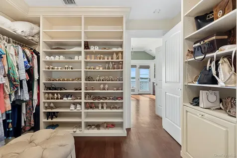 353 Centre Island Road Oyster Bay NY 11771