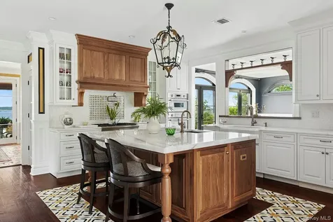 353 Centre Island Road Oyster Bay NY 11771