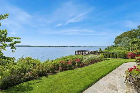 353 Centre Island Road Oyster Bay NY 11771