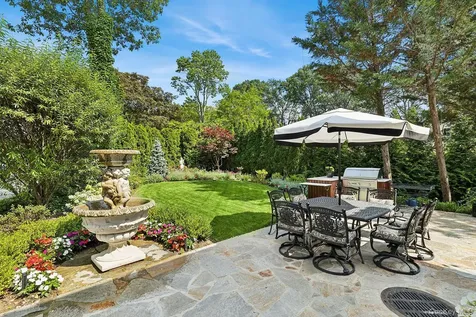 353 Centre Island Road Oyster Bay NY 11771