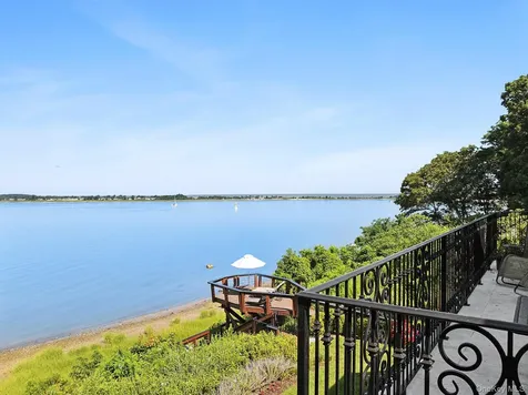 353 Centre Island Road Oyster Bay NY 11771