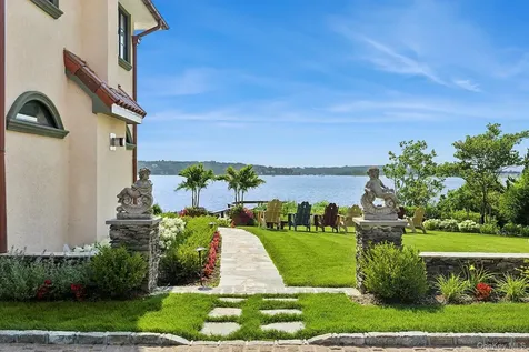 353 Centre Island Road Oyster Bay NY 11771