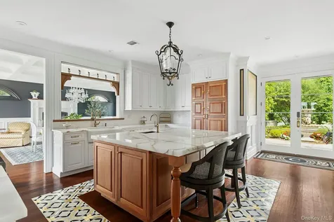 353 Centre Island Road Oyster Bay NY 11771