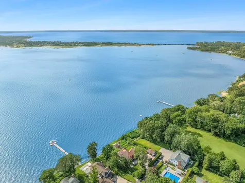 353 Centre Island Road Oyster Bay NY 11771