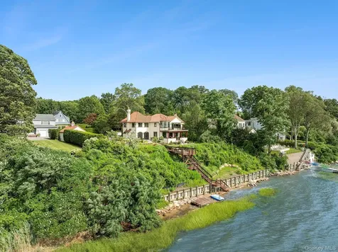 353 Centre Island Road Oyster Bay NY 11771