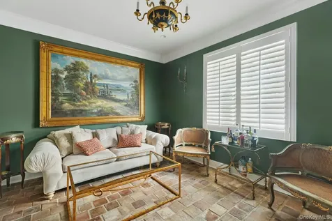 353 Centre Island Road Oyster Bay NY 11771