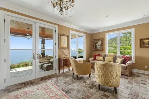 353 Centre Island Road Oyster Bay NY 11771