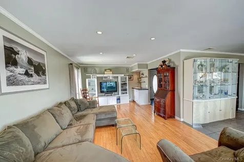 66 Lighthouse Road Babylon NY 11702