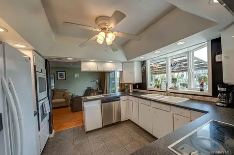 66 Lighthouse Road Babylon NY 11702