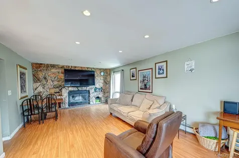 66 Lighthouse Road Babylon NY 11702