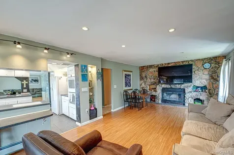 66 Lighthouse Road Babylon NY 11702