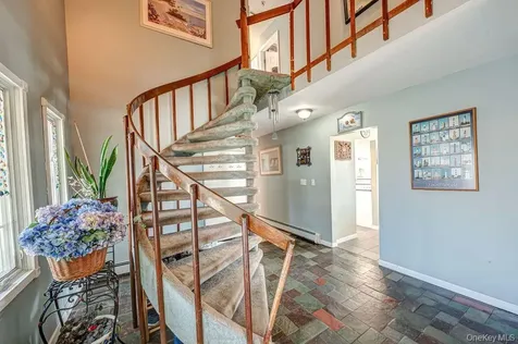 66 Lighthouse Road Babylon NY 11702