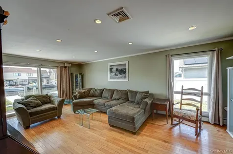66 Lighthouse Road Babylon NY 11702