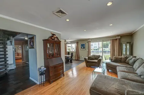 66 Lighthouse Road Babylon NY 11702