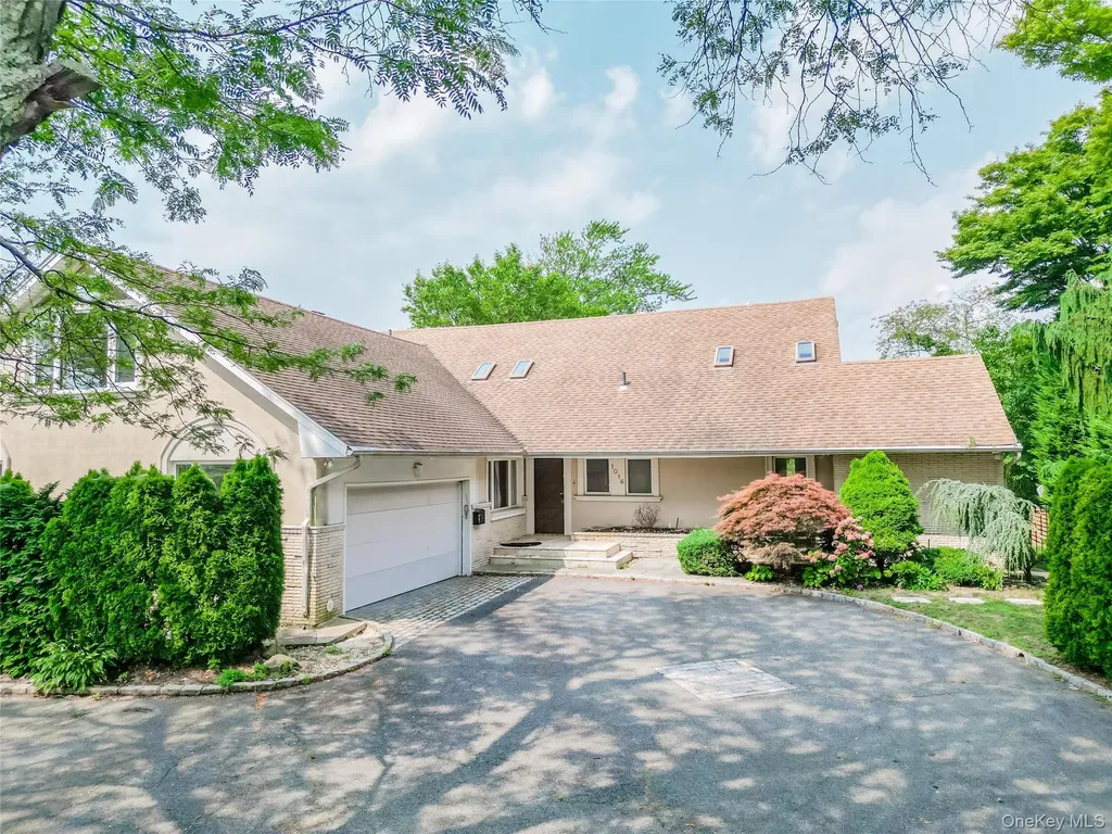 1016 Channel Drive Hewlett Harbor NY 11557