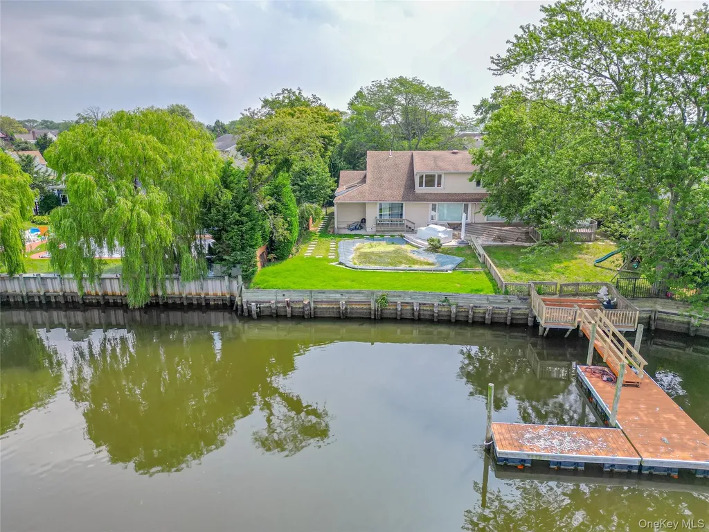 1016 Channel Drive Hewlett Harbor NY 11557