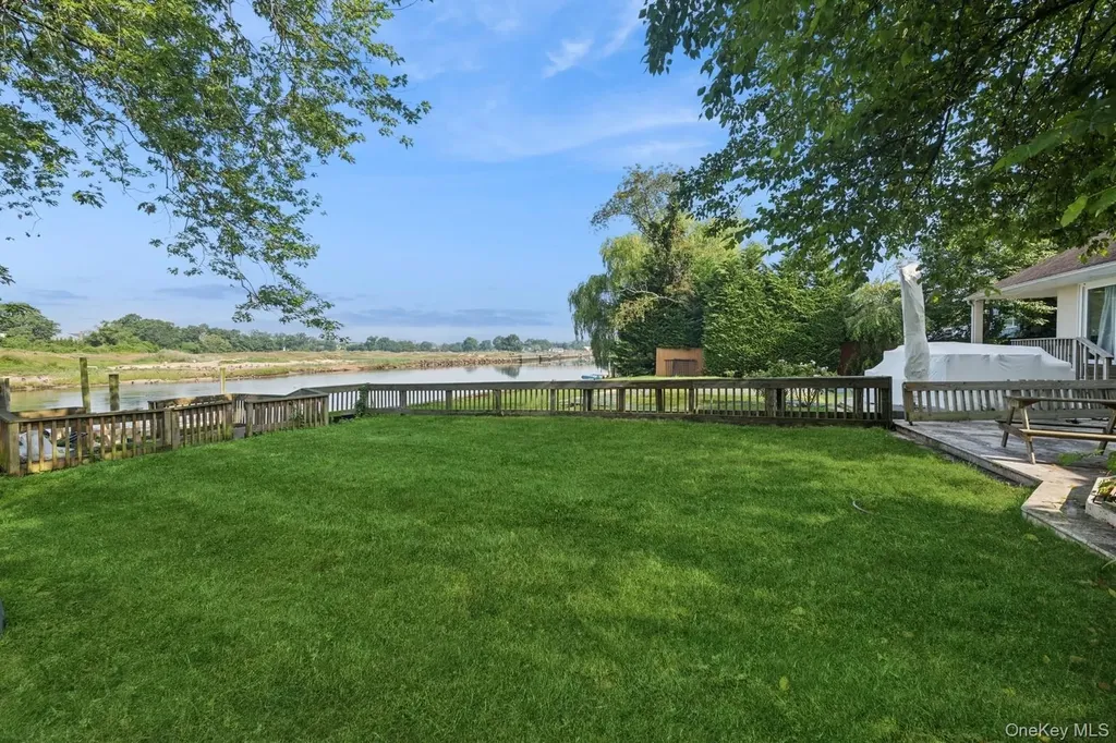 1016 Channel Drive Hewlett Harbor NY 11557