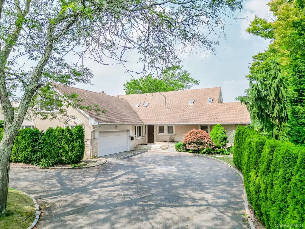1016 Channel Drive Hewlett Harbor NY 11557