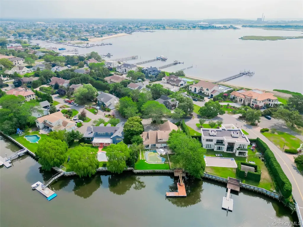 1016 Channel Drive Hewlett Harbor NY 11557