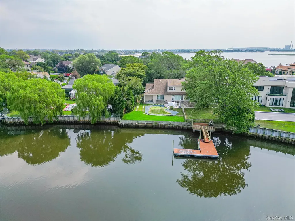 1016 Channel Drive Hewlett Harbor NY 11557