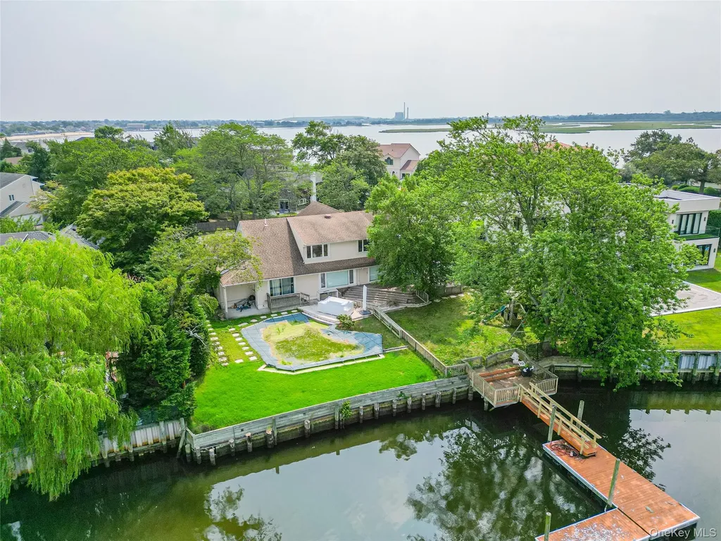 1016 Channel Drive Hewlett Harbor NY 11557