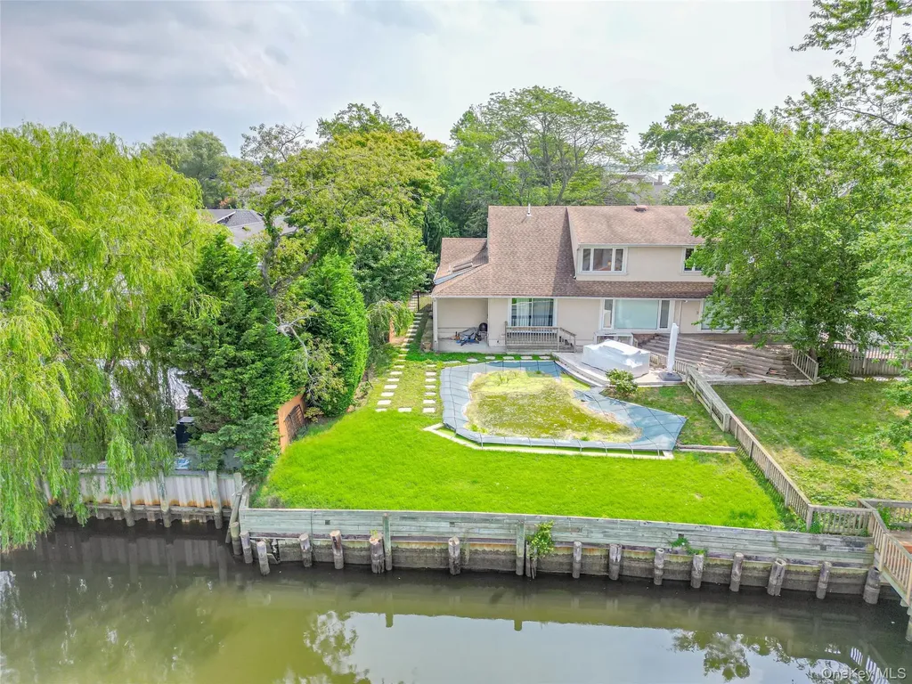 1016 Channel Drive Hewlett Harbor NY 11557