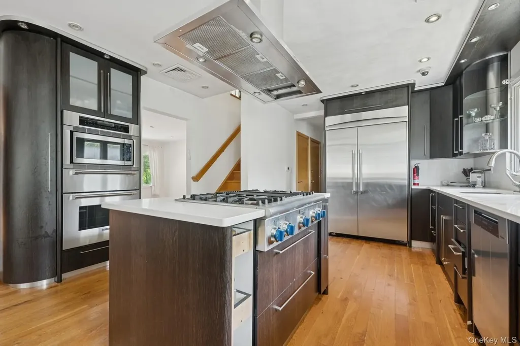 1016 Channel Drive Hewlett Harbor NY 11557
