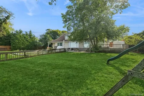 1016 Channel Drive Hewlett Harbor NY 11557