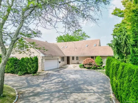 1016 Channel Drive Hewlett Harbor NY 11557