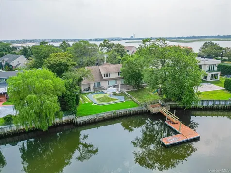 1016 Channel Drive Hewlett Harbor NY 11557