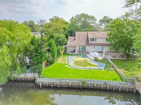1016 Channel Drive Hewlett Harbor NY 11557