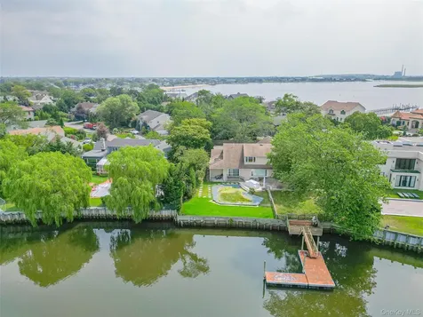1016 Channel Drive Hewlett Harbor NY 11557