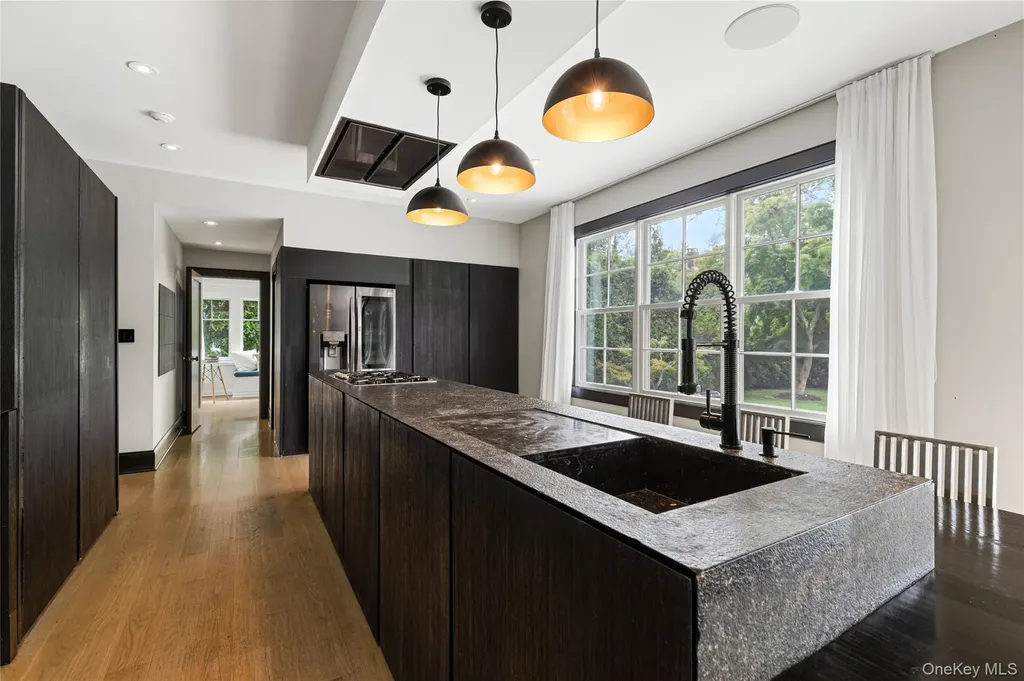 1015 Seven Oaks Lane Mamaroneck NY 10543