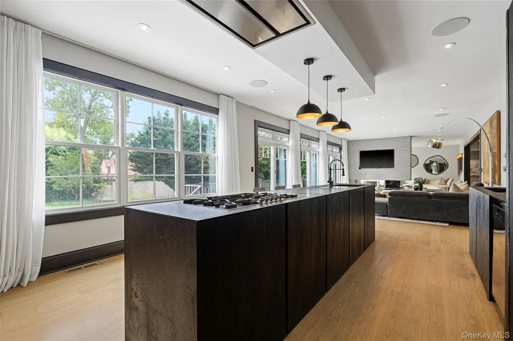 1015 Seven Oaks Lane Mamaroneck NY 10543