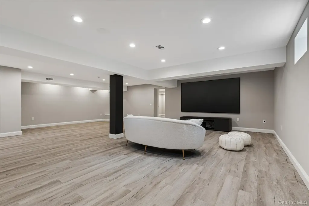 1015 Seven Oaks Lane Mamaroneck NY 10543