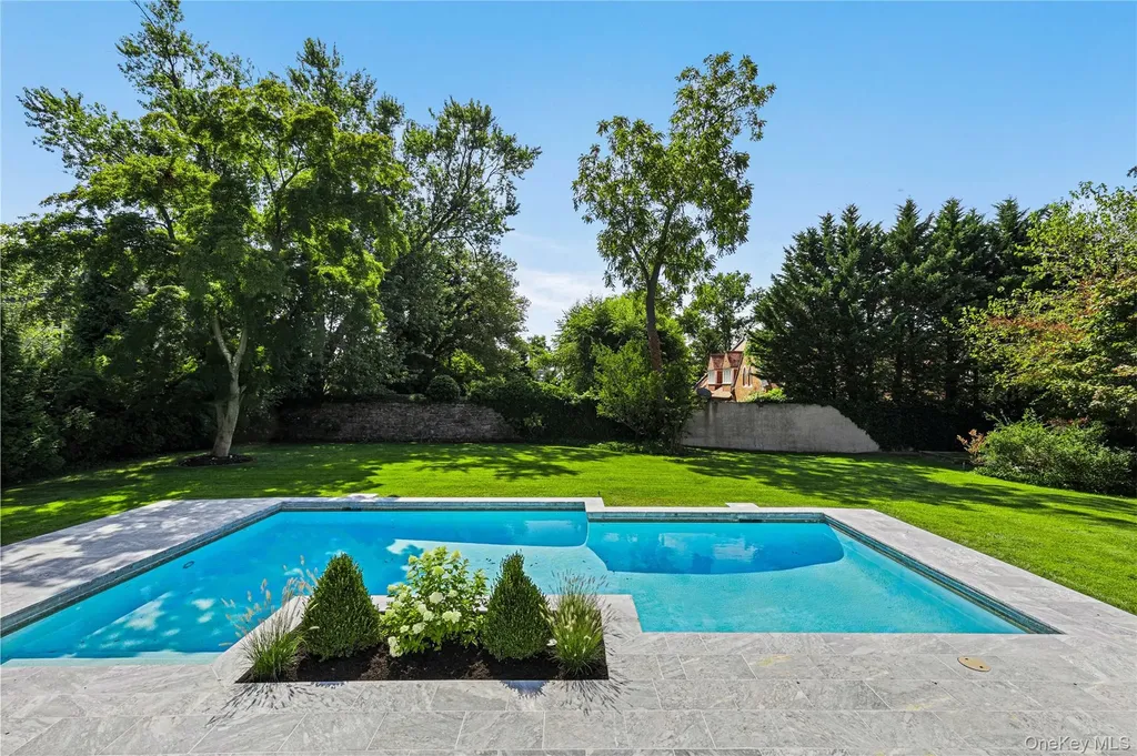 1015 Seven Oaks Lane Mamaroneck NY 10543